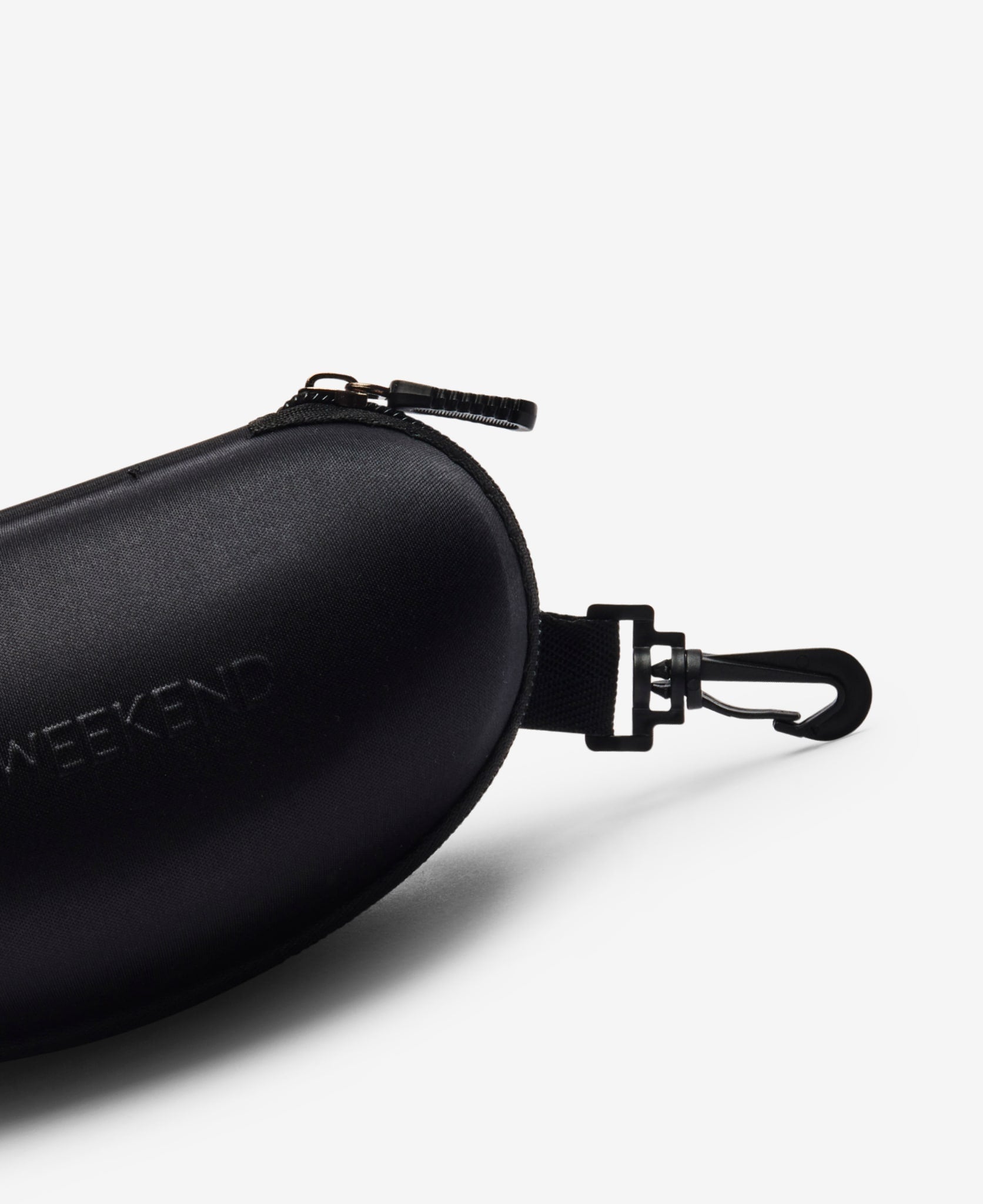 MW Hard Case - Black – MESSYWEEKEND